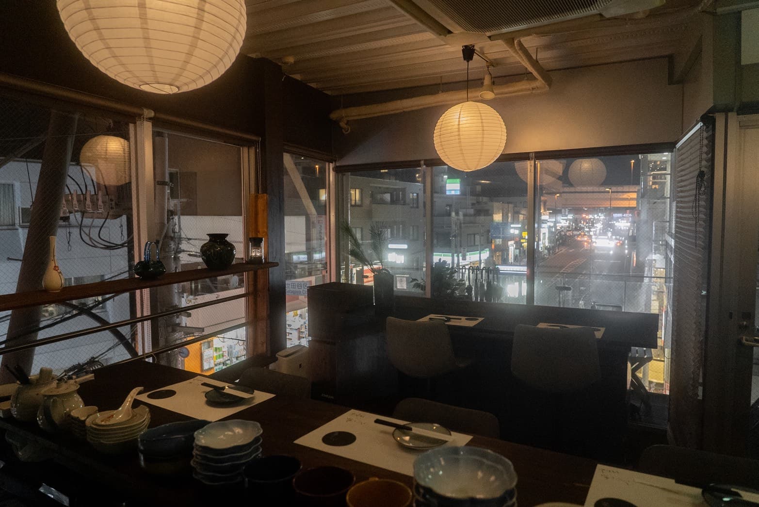 はなれの店内