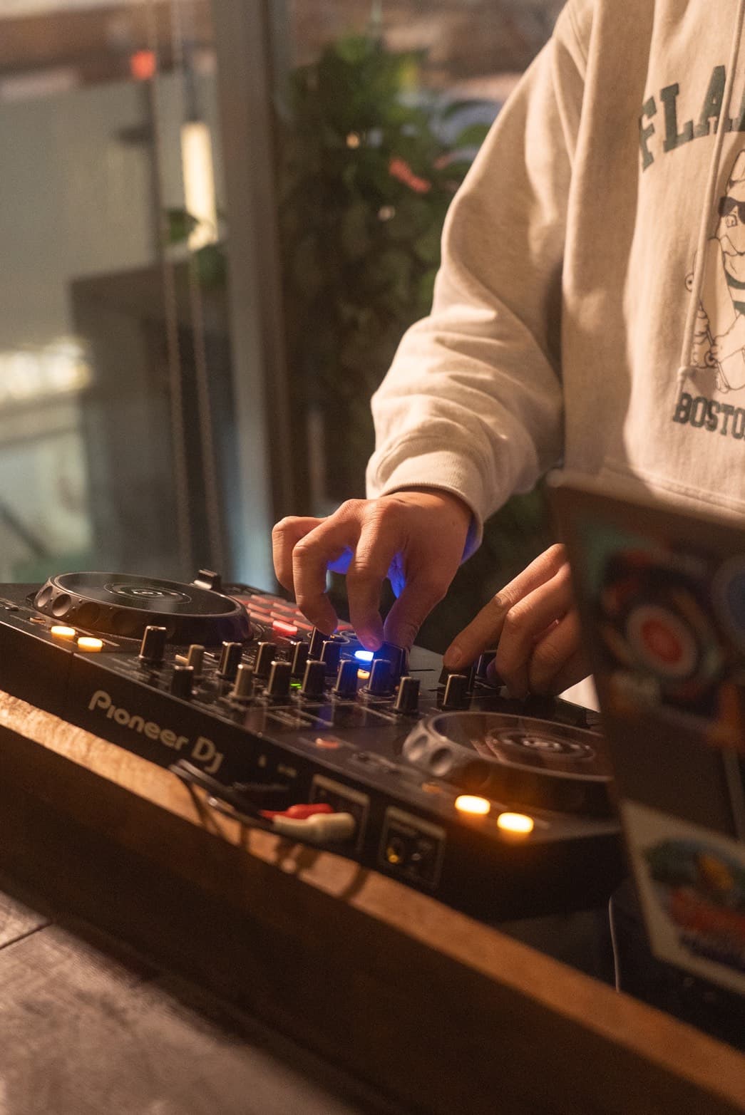 DJブースの手元